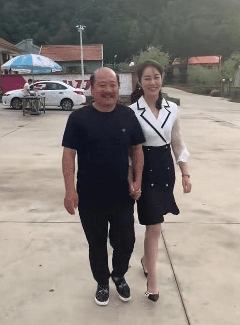 谢广坤王小蒙是夫妻吗「孩子走丢母亲砸金店怎么处理」 保险新闻